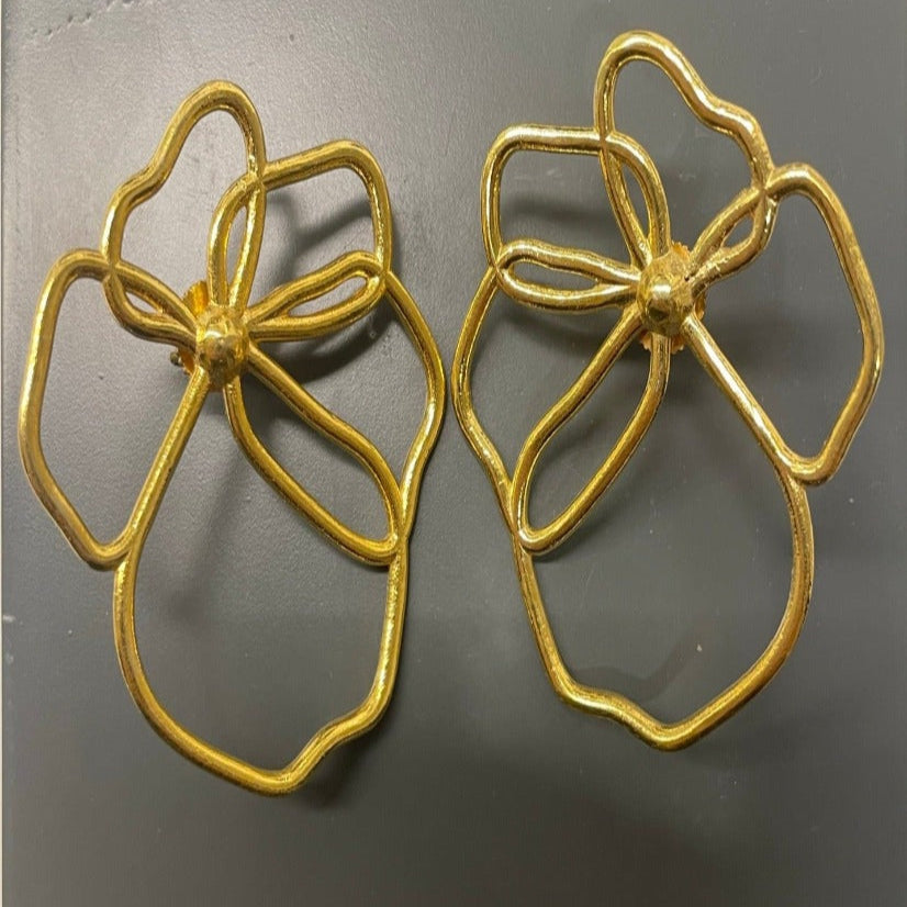 Discover Merald Curio's Playful Asymmetric Poppy Earrings for a Flirtatious Touch - POPPY EARRINGS - Merald Curio