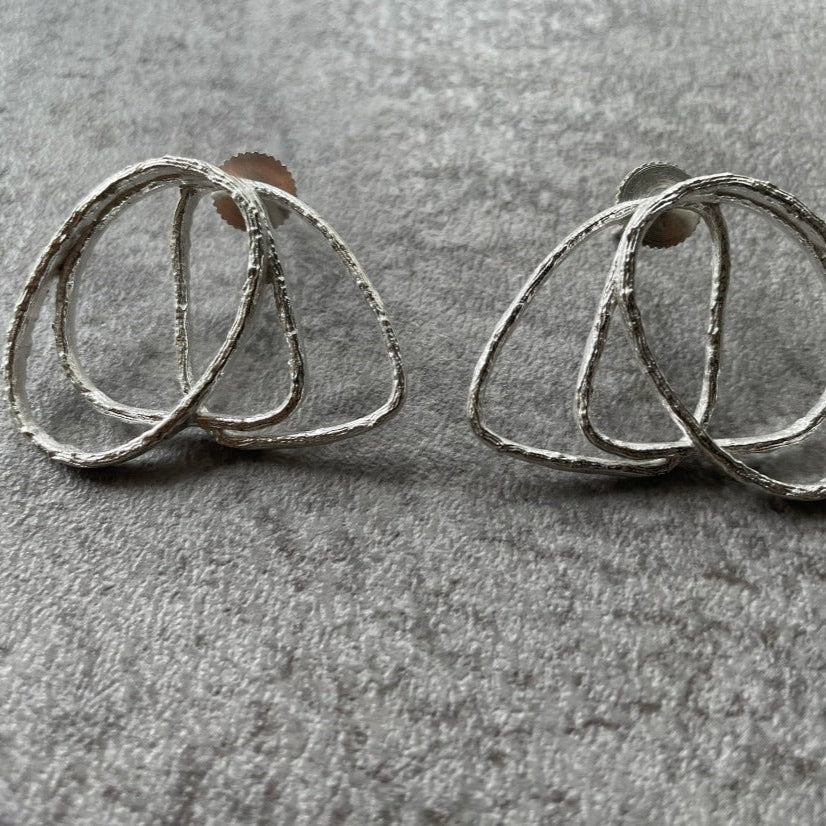 Discover Everyday Elegance with Merald Curio's Simple and Attractive Earring - TWIG - Merald Curio