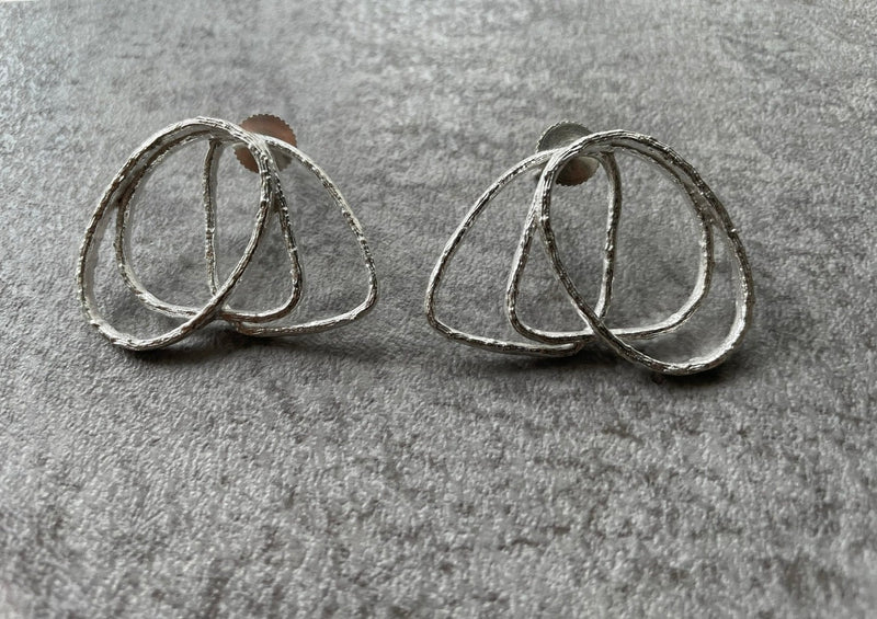 Discover Everyday Elegance with Merald Curio's Simple and Attractive Earring - TWIG - Merald Curio